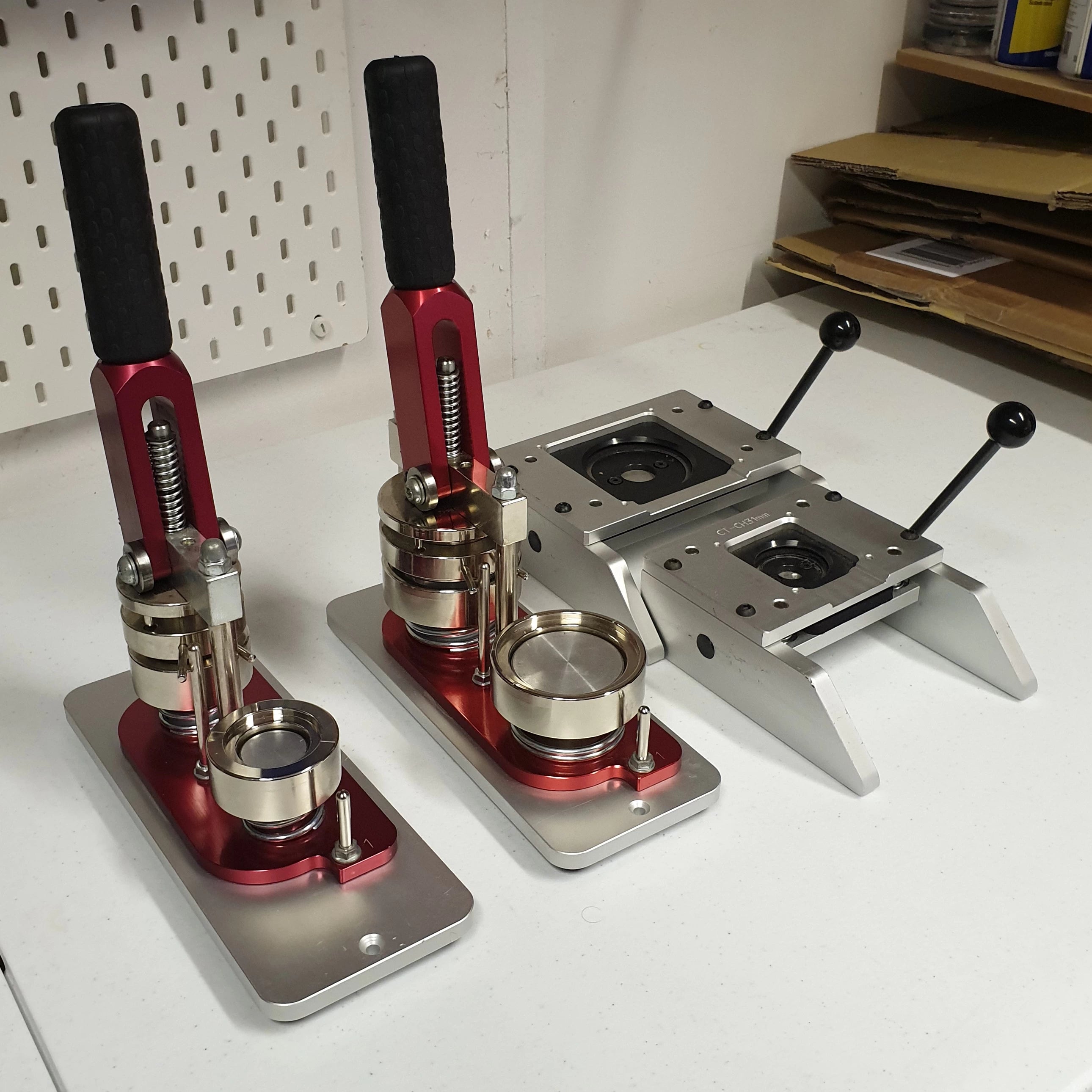 Badge and cutter machines to make 31 mm and 59 mm badges, magnets, magnetic bottle openers, and pocket mirrors.