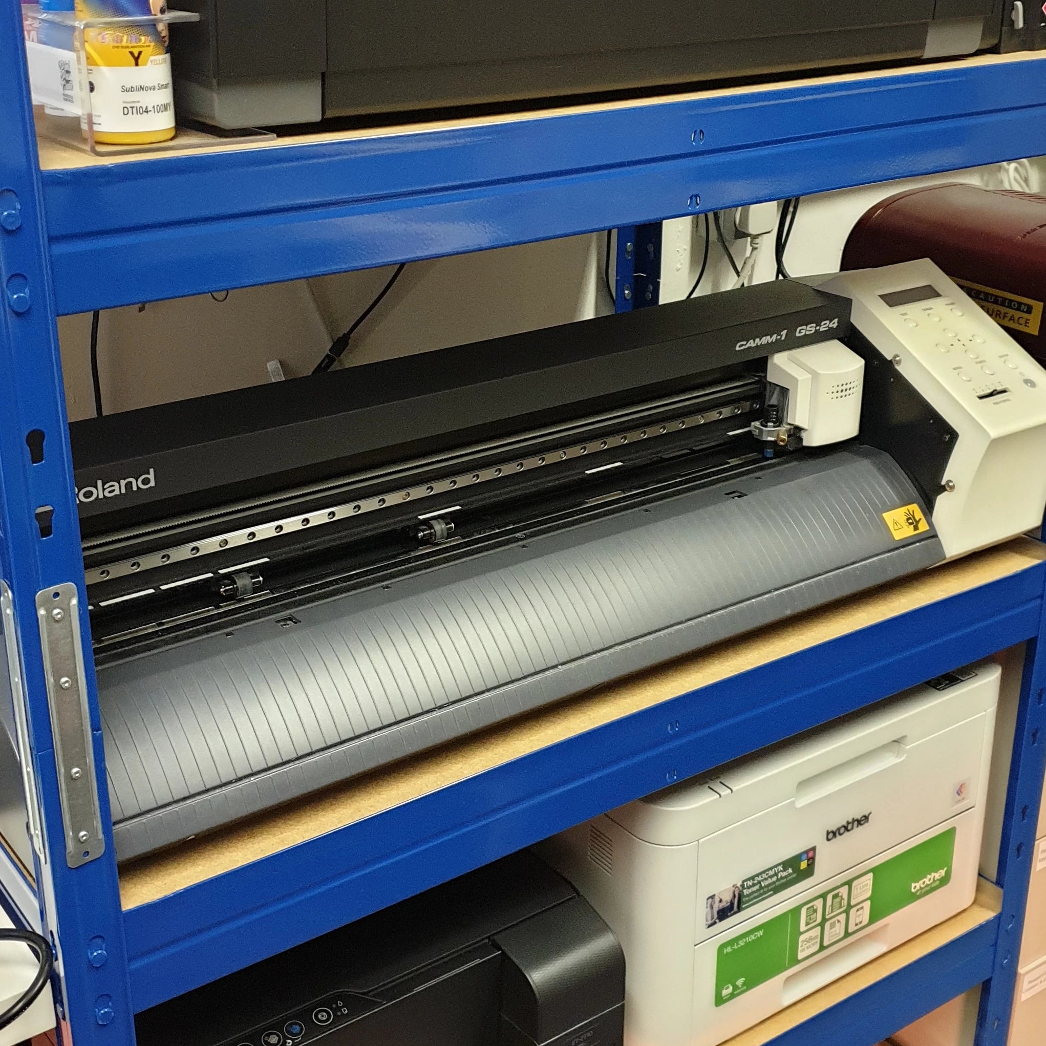 Roland gs24 vinyl cutter for making decals and t-shirt logos.
